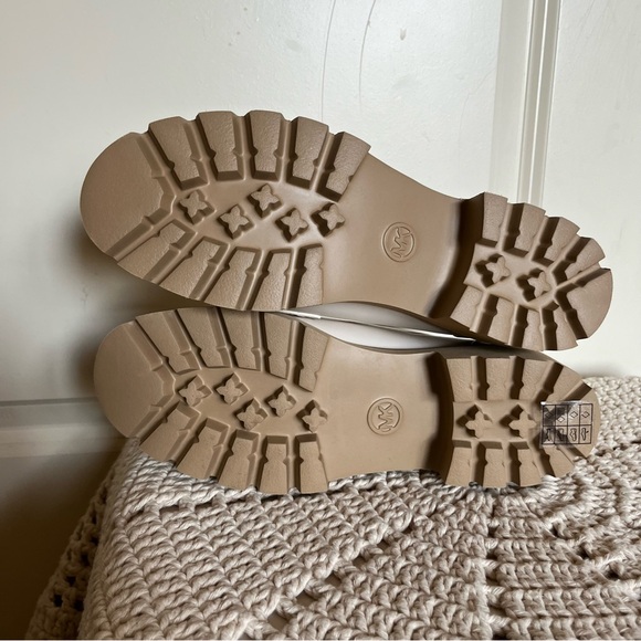 NWB Michael Kors Holland Lug Loafers Cream color - sz 9 - Picture 6 of 7